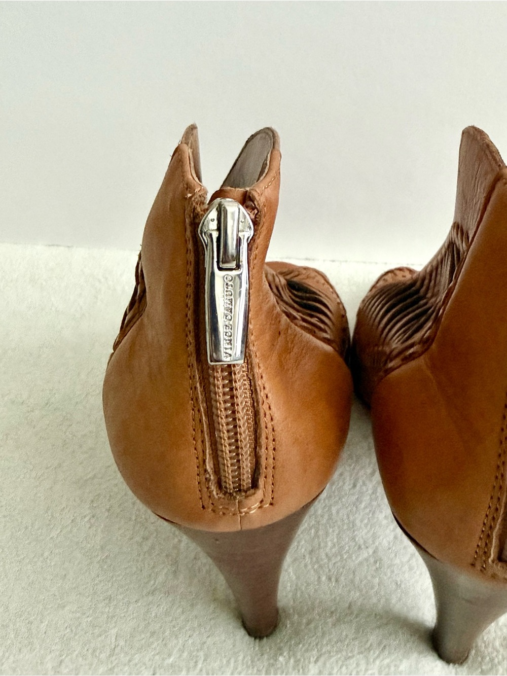 Vince Camuto Tan Leather Woven Peep Toe Heels Size 9M - Picture 9 of 9